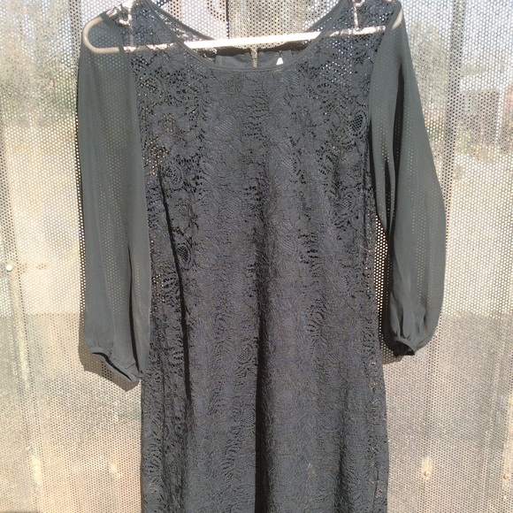 Black lace dress - Picture 1 of 2
